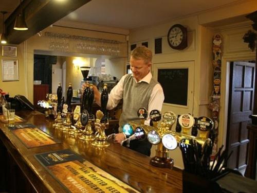 The Angel In Wootton Bassett Hotel Royal Wootton Bassett Exterior photo